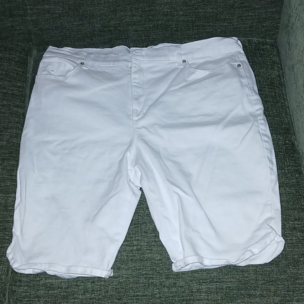 Gloria Vanderbilt Amanda Slimming Effect Denim Short Size 18 NWOT